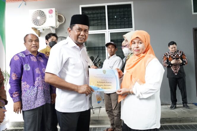 
					Kendalikan Inflasi, Pemda PPU Salurkan Bantuan Industri Kecil Menengah