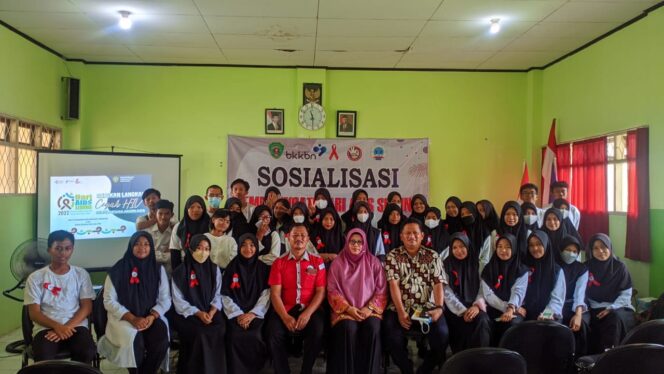 
					Peringati Hari AIDS Sedunia, SMA 8 Penajam Gelar Sosialisasi Kesehatan Reproduksi