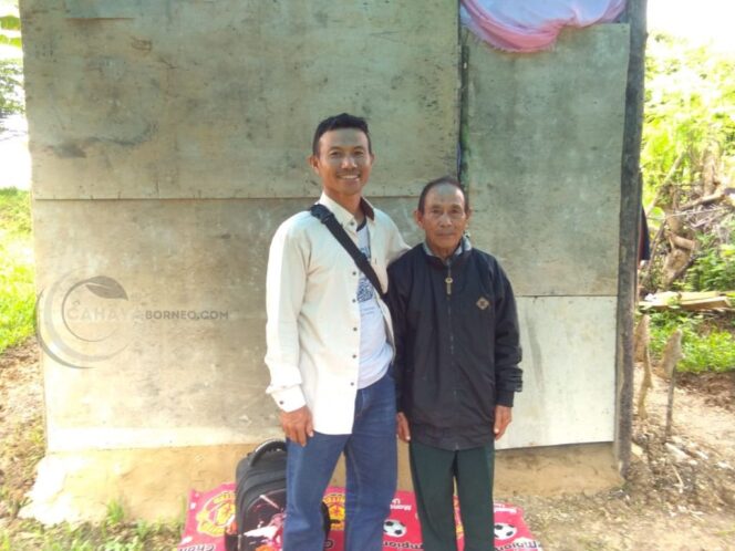 
					Saiman Abidin (Kiri) dengan ayah kandungnya | Poto: Istimewa