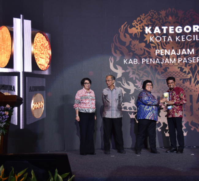 Kabupaten PPU Terima Piala Adipura 2022 Kategori Kota Kecil