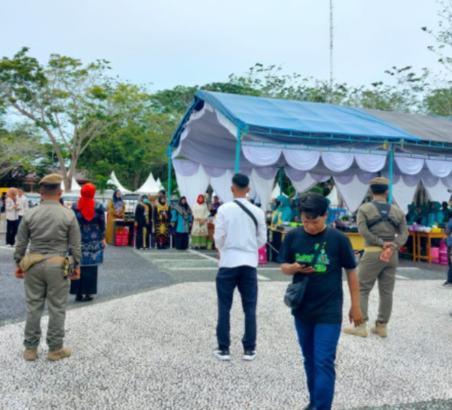 Belasan Personel Satpol PP Amankan Pawai Pembukaan MTQ Ke-18 Tingkat Kabupaten PPU