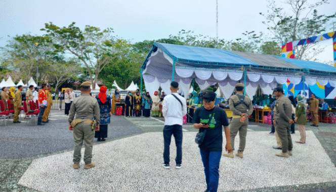 
					Caption: Personel Satuan Pamong Praja (Satpol-PP) Kabupaten Penajam Paser Utara (PPU) Kalimantan Timur (Kaltim) diterjunkan untuk mengamankan kegiatan Pawai Pembukaan Musabaqoh Tilawatil Qur'an (MTQ) | Poto: Istimewa