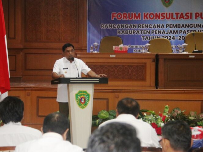 
					Bupati Penajam Paser Utara (PPU) Hamdam membuka kegiatan Forum Konsultasi Publik Rancangan Rencana Pembangunan Daerah (RPD) Kabupaten PPU Tahun 2024-2026 di Lantai I Gedung Bupati PPU, Kamis (1/2/2023) | Poto: Humas Pemkab PPU