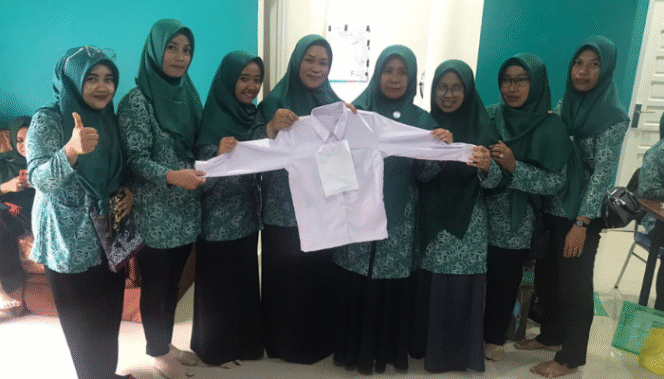 
					Caption: Kelompok Kerja (Pokja III) Tim Penggerak Pemberdayaan Kesejahteraan Keluarga (TP PKK) Kabupaten PPU mengadakan pelatihan menjahit baju | Poto: Istimewa