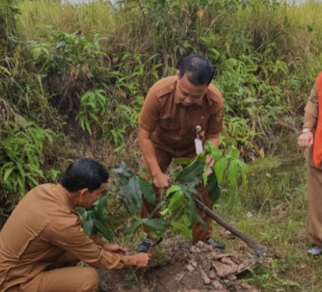 DPMD PPU Tanam Pohon Dalam Rangka Hari Desa Asri Nusantara