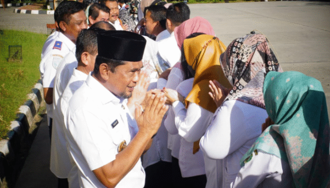 
					Caption: Bupati Penajam Paser Utara Hamdam sedang melakukan silahturahmi bersama pegawai lingkup pemerintahan Rabu (26/4/2023). Poto: Istimewa