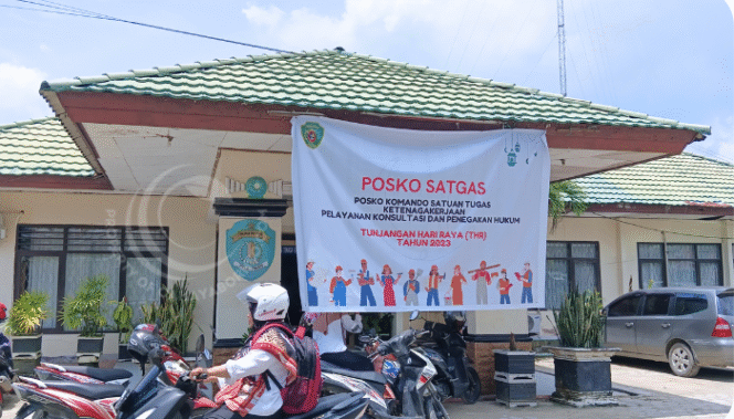 
					Caption: Kantor Disnakertrans Penajam Paser Utara | Poto: Tim CahayaBorneo.com