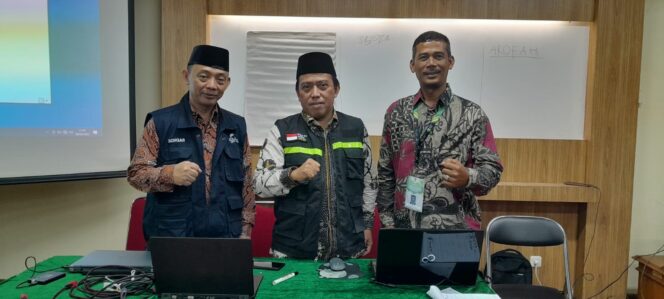 
					Caption: Pangdam VI/Mlw Mayjen TNI Tri Budi Utomo berkerja sama dengan Direktorat Haji Kementerian Agama Republik Indonesia tunjuk Azmiadi jadi Panitia Pendamping Ibadah Haji (PPIH) TNI - Polri | Poto: Istimewa