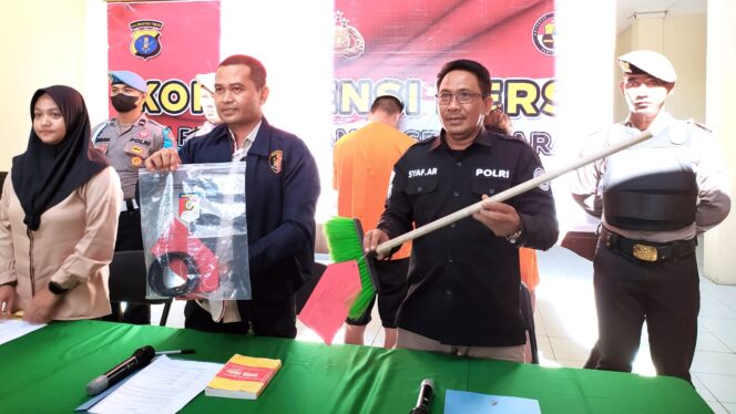 
					Pres Rilis Polres PPU Penangkapan Orangtua Aniaya Anak Kandung di Kelurahan Petung. Poto: Tim CahayaBorneo.com