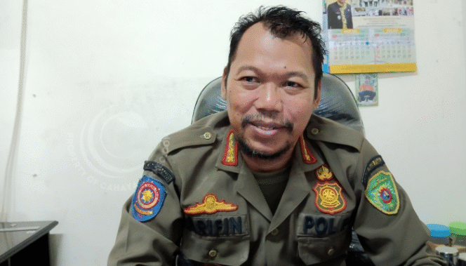 
					Caption: Plt. Kepala Satpol-PP Kabupaten Penajam Paser Utara (PPU) Arifin. Poto: Tim CahayaBorneo.com