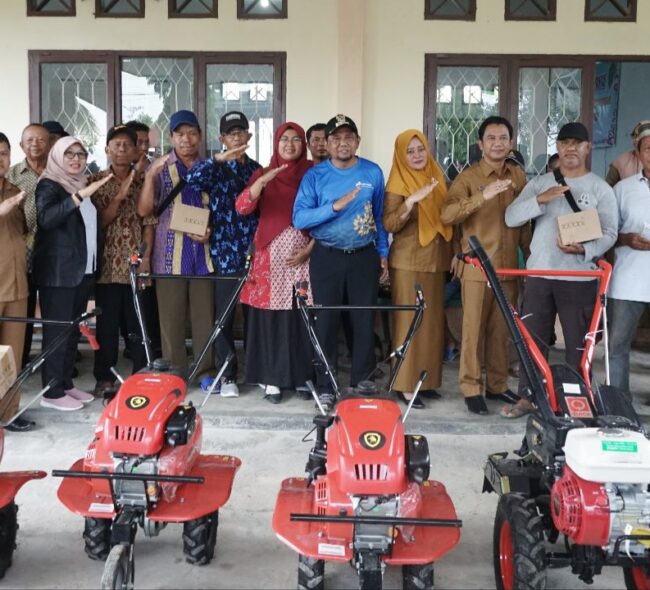 Bupati PPU Serahkan Puluhan Alsintan Untuk Menunjang Produktivitas Pertanian