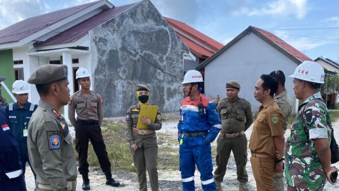 
					Satuan Polisi Pamong Praja (Satpol-PP) Kabupaten Penajam Paser Utara (PPU) Kalimantan Timur (Kaltim) melakukan patroli Pengamanan dalam rangka penguatan teritoriao dan pemeliharaan keamanan dan ketertiban di kawasan PT. KPI RU V Balikpapan di wilayah Kabupaten PPU. Poto: Istimewa