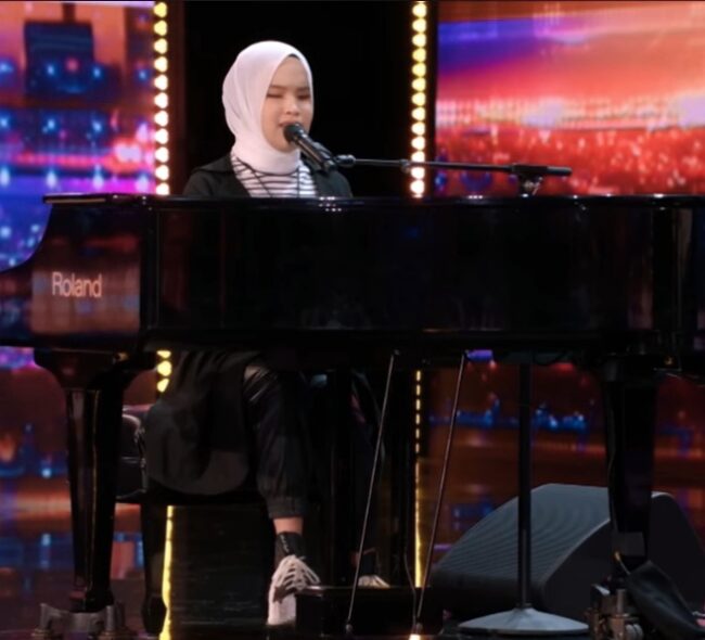 Putri Ariani, Penyanyi Berhijab yang Menggemparkan Panggung American Gots Talent