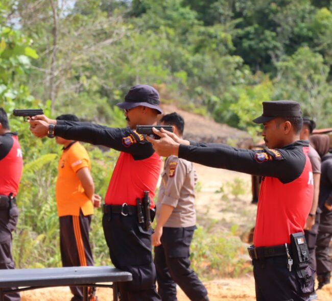 Dalam Rangka Hari Bhayangkara Ke-77, Polres PPU Gelar Lomba Menembak