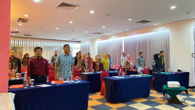 
					Poto: Dinas Pemberdayaan Masyarakat dan Desa (DPMD) Kabupaten Penajam Paser Utara (PPU) Kalimantan Timur (Kaltim) mengikuti kegiatan rapat koordinasi tehnis Satuan Kerja Perangkat Desa (SKPD) lingkup pemerintah daerah, Jumat (16/6/2023). (DOK. Istimewa)