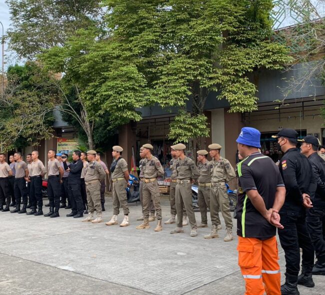 Demi Tercipta Lingkungan Sehat, Satpol-PP PPU Bersinergi Bersama Polres PPU Gelar Bersih-Bersih