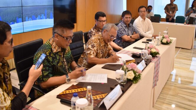 
					Managing Director Ciputra Group Budiarsa Sastrawinata pada acara Penandatanganan Kesepakatan Kerja Sama antara PT Citra Kotabaru Nusantara dengan PT Bina Karya (Persero) terkait Pengembangan Kawasan Terpadu di Kantor Pusat Ciputra Group, Ciputra World 1 Jakarta pada Kamis (06/07/2023). Dok. Istimewa