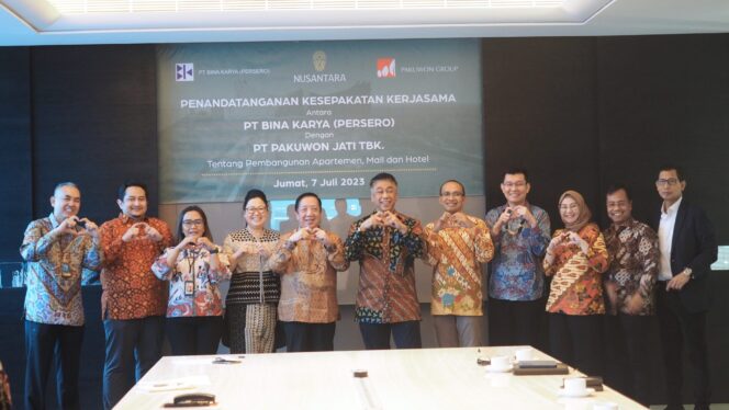 
					penandatanganan kesepakatan kerja sama PT Pakuwon Jati Tbk dan PT Bina Karya (Persero) di Gandaria 8 Office Tower pada Jumat (07/07/2023). Dok. Istimewa
