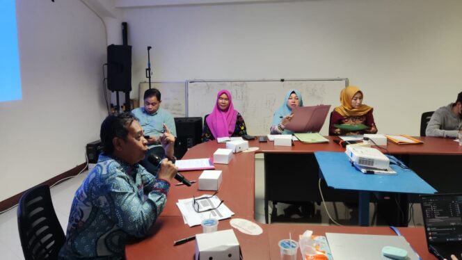 
					Rapat Pelaksanaan Kegiatan Pengabdian Kepada Masyarakat Desa Cerdas atau Smart Village bersama Dinas Pemberdayaan Masyarakat dan Desa Kabupaten PPU. Dok. Istimewa