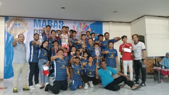 
					Poto: PB Sonata Kabupaten PPU Gelar Perlombaan Bulutangkis dalam rangka HUT Ke7. (Dok.Istimewa) 