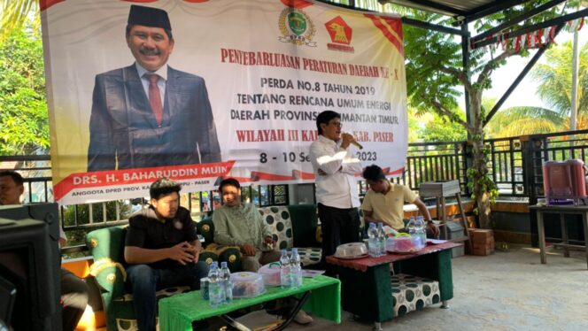 
					Poto: Anggota Dewan Perwakilan Rakyat Daerah (DPRD) Provinsi Kalimantan Timur (Kaltim) Dapil Paser-Penajam Paser Utara (PPU) Baharuddin Muin melaksanakan kegiatan sosialisasi atau penyebarluasan peraturan daerah (Perda) Nomor 8 Tahun 2019 tentang rencana umum energi daerah provinsi Kaltim. (DOK. CahayaBorneo.com)