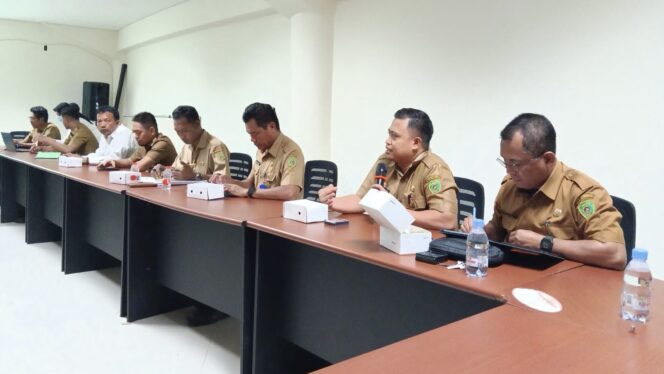 
					Poto: Dinas Pemberdayaan Masyarakat Desa (DPMD) Kabupaten Penajam Paser Utara (PPU) menggelar rapat persiapan Pemilihan Kepala Desa (Pilkades) serentak tahun 2023. (DOK. CahayaBorneo.com