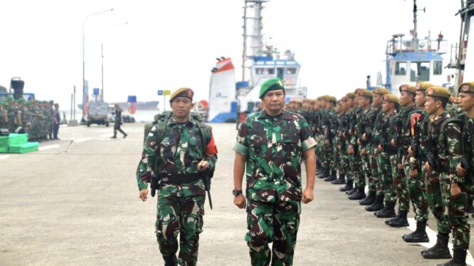 
					Poto: upacara penerimaan satgas pantas Yonarhanud 8/Sriti dan Yonarhanud 12/SBP dalam rangka operasi Pamtas Darat RI- Malaysia di wilayah Kalimantan Timur dan Kalimantan Utara Kodam VIMulawarman di kota Balikpapan. (DOK. Istimewa)