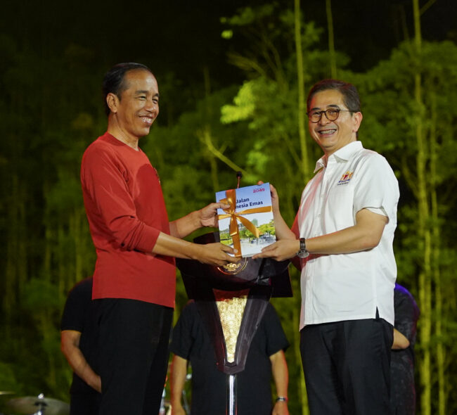 Kadin Indonesia Serahkan Peta Jalan Indonesia Emas 2045 ke Presiden Joko Widodo di IKN