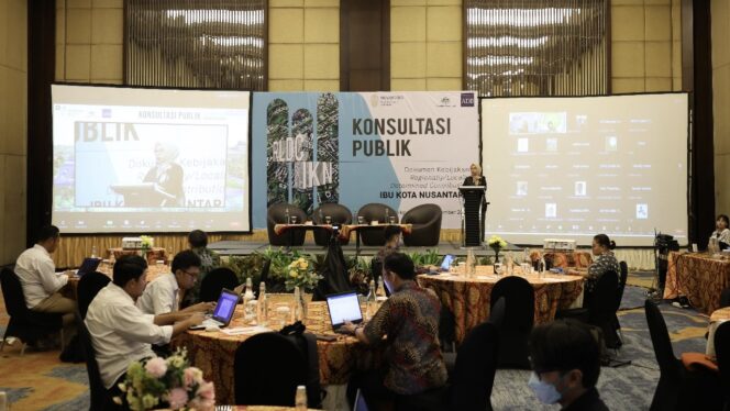 
					Poto: Otorita Ibu Kota Nusantara (IKN) menggelar forum konsultasi publik penyusunan dokumen kebijakan Regionally/Locally Determined Contributions (RLDC) Nusantara, di Balikpapan, Kalimantan Timur, Rabu (27/09/2023). (DOK. Istimewa)