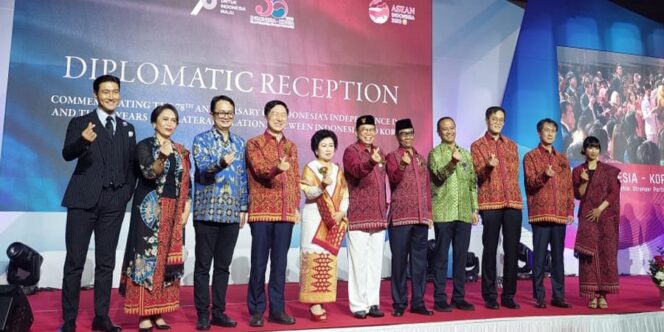 
					Poto: Agenda Resepsi Diplomatik 50 Tahun Indonesia-Korea Selatan yang diselenggarakan di Hotel Lotte Seoul, Korea Selatan, pada Kamis (31/08/2023). (DOK. OIKN) 