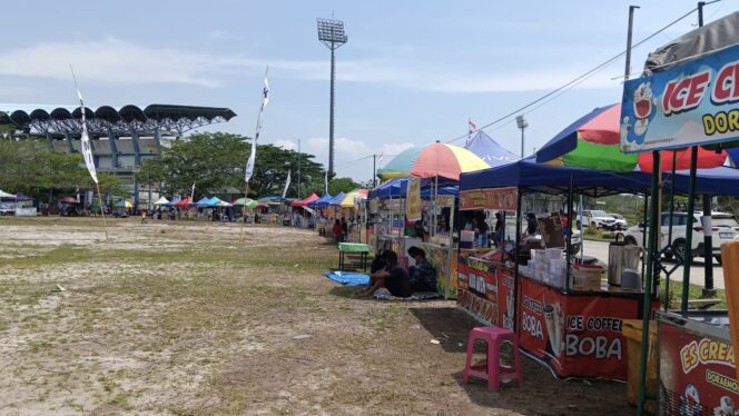 
					Foto: Pelaku UMKM berjualan dislaah satu acara yang dilaksakan oleh Pemda PPU. (DOK. CahayaBorneo.com)