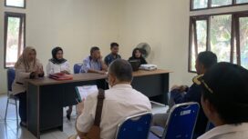 Foto: Tim penilai lomba BUMDes tingkat Provinsi Kaltim 2023 turun langsung ke lapangan melakukan penilain terhadap BUMDes Sido Mulyo yang terletak di Kantor Desa Gunung Mulia, Rabu (25/10/2023) siang. (DOK. CahayaBorneo.com)