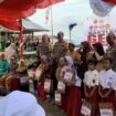 Foto: Polres PPU menyalurkan ratusan paket bantuan dari Bakti Sosial Akbari 1990 di Kampung Jatanras, Kerok Laut. (DOK. CahayaBorneo.com)