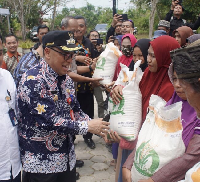 Pemda PPU Salurkan Bantuan 98.990 Kg Beras Kepada KPM di Empat Kecamatan