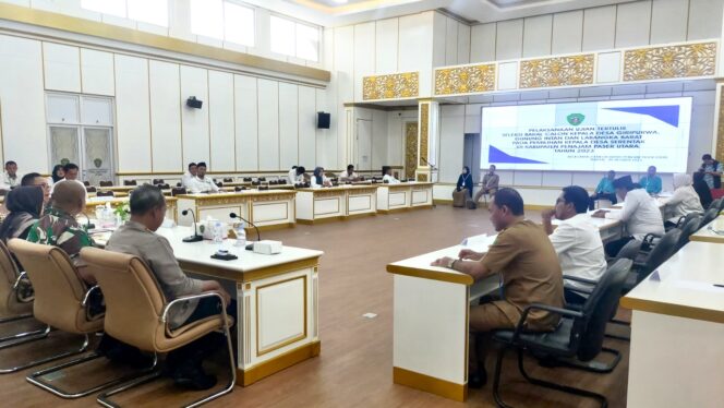 
					Foto: Sebanyak 22 calon kepala desa (kades) dari tiga desa di Kabupaten Penajam Paser Utara (PPU) mengikuti tes tertulis yang dilaksanakan di Lantai III, Gedung Bupati PPU, Senin (9/9/2023) pagi. (DOK. CahayaBorneo.com)