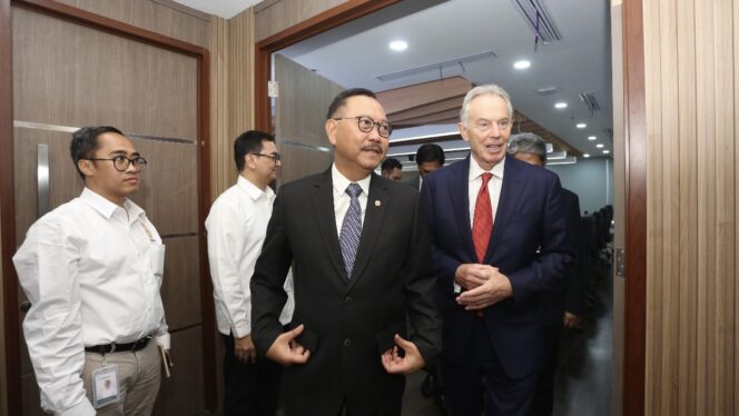 
					Foto: Otorita Ibu Kota Nusantara (OIKN) dan Tony Blair Institute (TBI) for Global Change Indonesia menandatangani Memorandum of Understanding (MoU) untuk melanjutkan kolaborasi dalam pengembangan Ibu Kota Nusantara. (DOK. Istimewa)