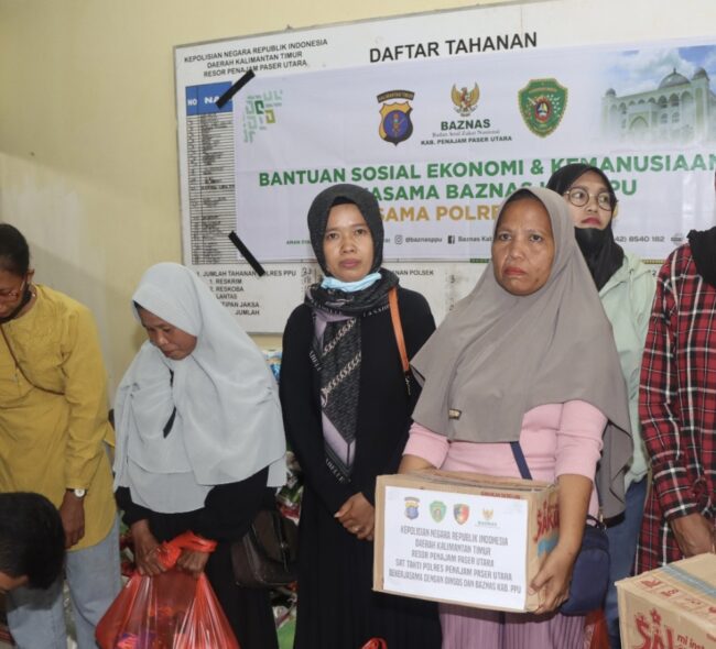 Keluarga Tahanan Polres PPU Diberi Bantuan Paket Sembako