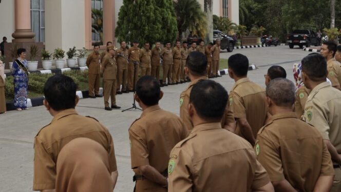 
					Foto: Pj. Bupati PPU Makmur Marbun saat memimpin apel pagi di lingkungan Setkab PPU, Senin, (23/10/2023) (DOK. Istimewa)
