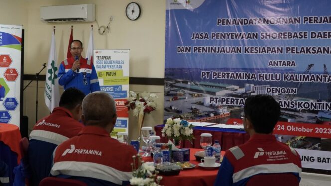 
					Foto: PT Pertamina Hulu Kalimantan Timur (PHKT) menandatangani perjanjian jasa penyewaan shorebase daerah selatan, dengan konsorsium PT Pertamina Trans Kontinental (PTK) dan PT Pertamina Port and Logistics (PPL). (DOK. Istimewa)