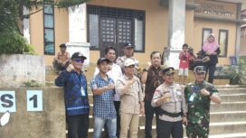 Foto: DPMD Kabupaten Penajam Paser Utara (PPU) memantau jalanya pelaksanaan Pilkades Serentak 2023 di Kecamatan Sepaku. (DOK. Istimewa)