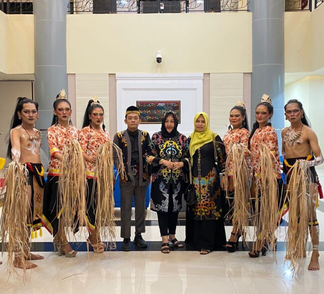 Talenta Anak Muda Penajam Bawakan Tari Pedalaman “Ngatok Ruwo” di Mandalika Festival Internasional Lombok