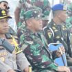 Foto: Jajaran TNI-Polri melaksanakan gelar Apel Pasukan dalam rangka persiapan Pengamanan Very Very Important Person (VVIP) yang dilaksanakan di Lapangan Mangga Dua, Desa Bukit Raya Kecamatan Sepaku Kabupaten Penajam Paser Utara (PPU). (DOK. Istimewa)