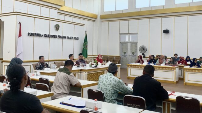 
					Foto: Puluhan Pelaku Usaha mengikuti pelatihan Peningkatan Kualitas Industri Kecil Menengah Tahan I Kabupaten PPU. (DOK. CahayaBorneo.com)