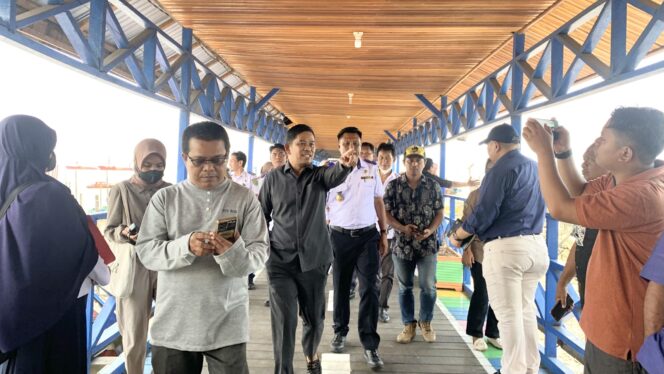 
					Foto: Wakil Ketua I DPRD Kabupaten Penajam Paser Utara (PPU) Monitoring Pelabuhan Speedboat, Senin (16/10/2023). (DOK. CahayaBorneo.com)