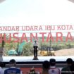 Foto: Presiden RI Joko Widodo (Jokowi) melakukan Groundbreaking atau peletakan baru pertama Bandar Udara Ibu Kota Nusantara (IKN) di Kelurahan Gersik, Kecamatan Penajam, Kabupaten Penajam Paser Utara (PPU), Rabu (1/11/2023) pagi. (DOK. Sekretariat Presiden)