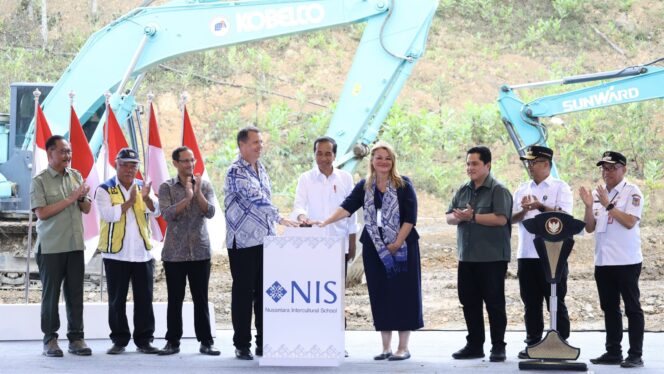 
					Foto: Groundbreaking NIS oleh Presiden Republik Indonesia, Joko Widodo, di Ibu Kota Nusantara (IKN), Kecamatan Sepaku, Kabupaten Penajam Paser Utara (PPU). (DOK. Istimewa)