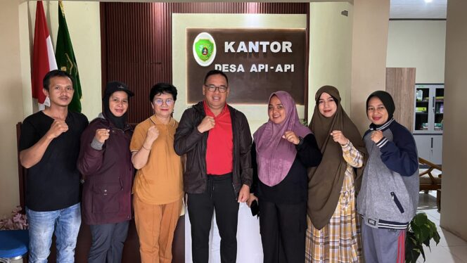 
					Foto: Pj Bupati PPU, Makmur Marbun di sela-sela kunjungannya di PPI, Desa Api-api, kecamatan Waru, kabupaten PPU. (DOK. Istimewa)
