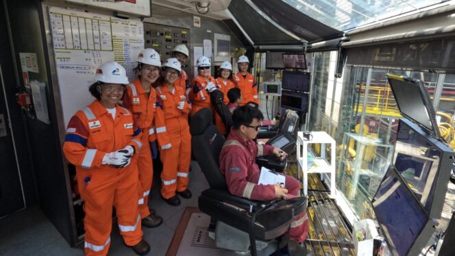 
					Foto: PT Pertamina Hulu Kalimantan Timur (PHK) mengadakan program “Srikandi Goes to Rig”. (DOK. Istimewa)