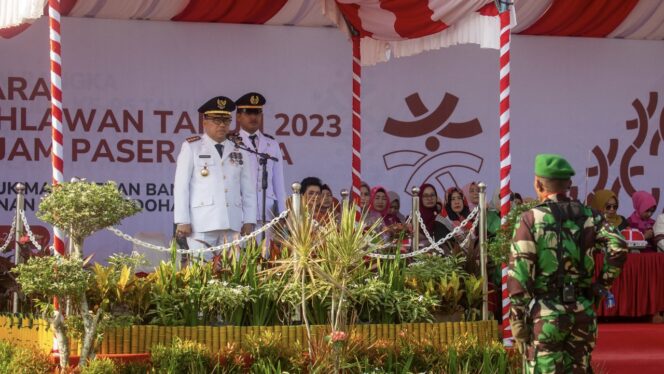
					Foto: Pj. Bupati Penajam Paser Utara (PPU), Makmur Marbun usai memimpin pelaksanaan upacara Hari Pahlawan, ke-78 Tahun 2023 di lingkungan Pemkab PPU, Jumat, (10/11/2023) pagi. (DOK. Istimewa)