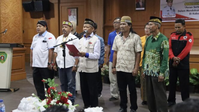 
					Foto: Sejumlah tokoh masyarakat, tokoh agama, tokoh pemuda, ormas, mahasiswa dan pelajar mengikuti pendidikan politik yang digelar oleh Kesbangpol PPU. (DOK. Istimewa)